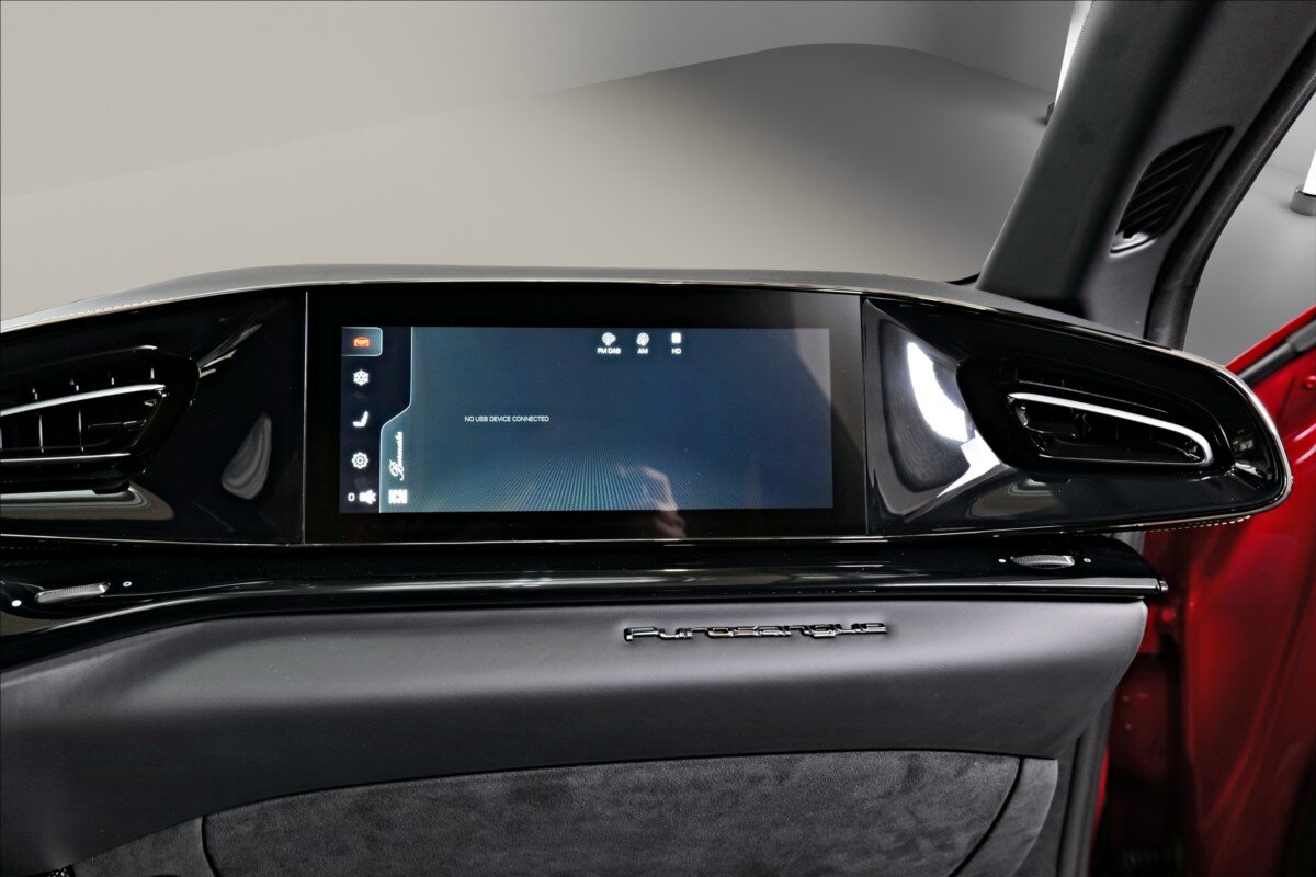 Ferrari Purosangue SUV / Terénní 6,5 l 529 kw