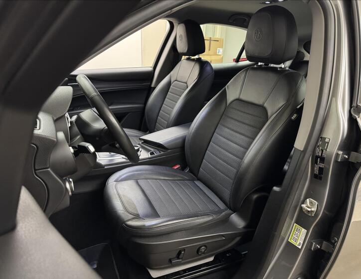 Alfa Romeo Stelvio 36