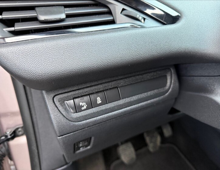 Peugeot 208 Hatchback 1,4 l 70 kw