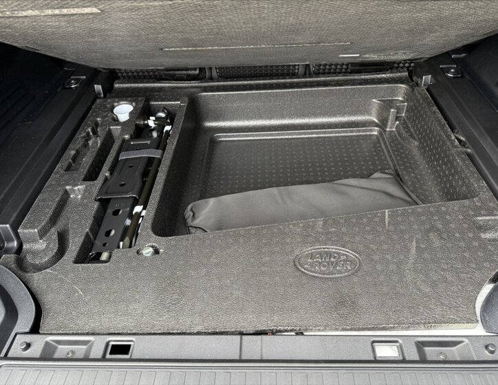 Land Rover Defender SUV / Terénní 3,0 l 184 kw