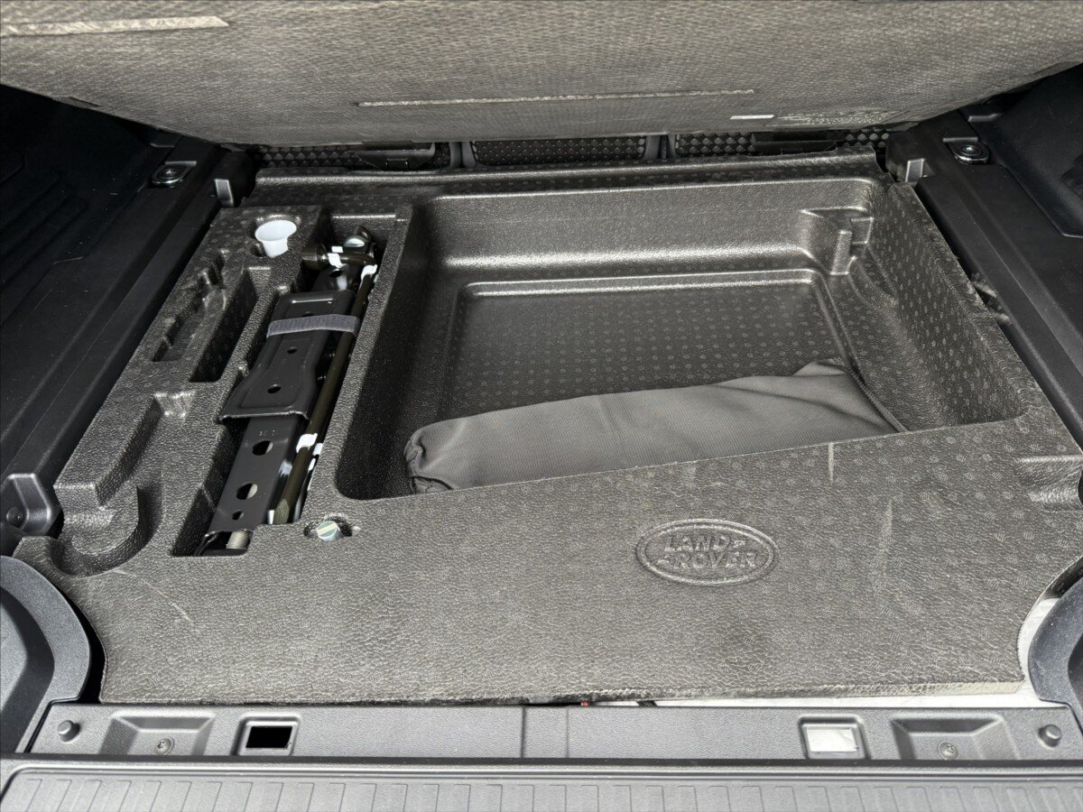 Land Rover Defender SUV / Terénní 3,0 l 184 kw