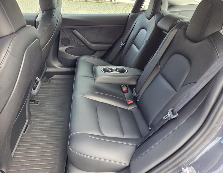 Tesla Model 3 Sedan 0,0 208 kw