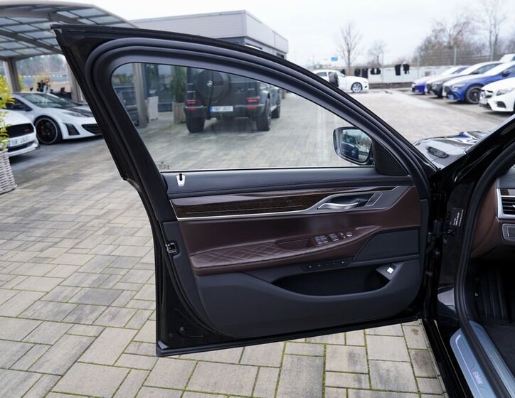 BMW Řada 7 14