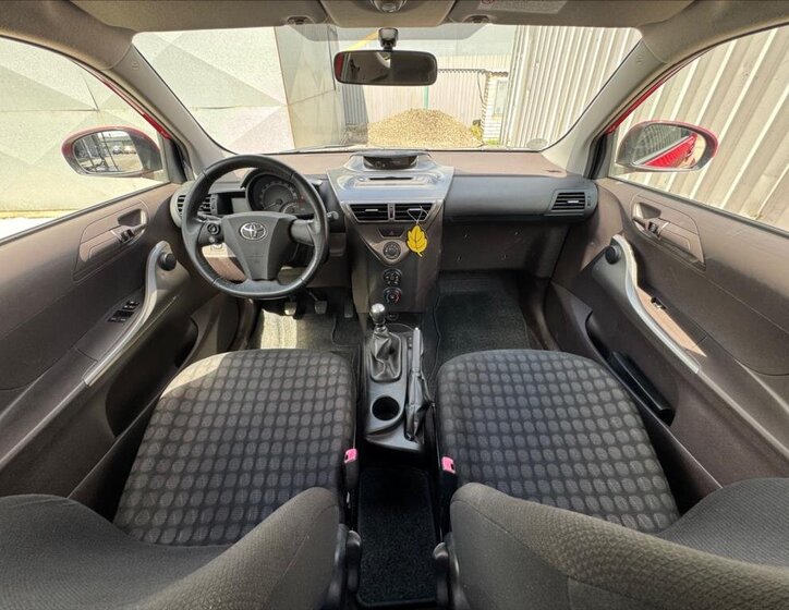 Toyota iQ Hatchback 998,0 50 kw