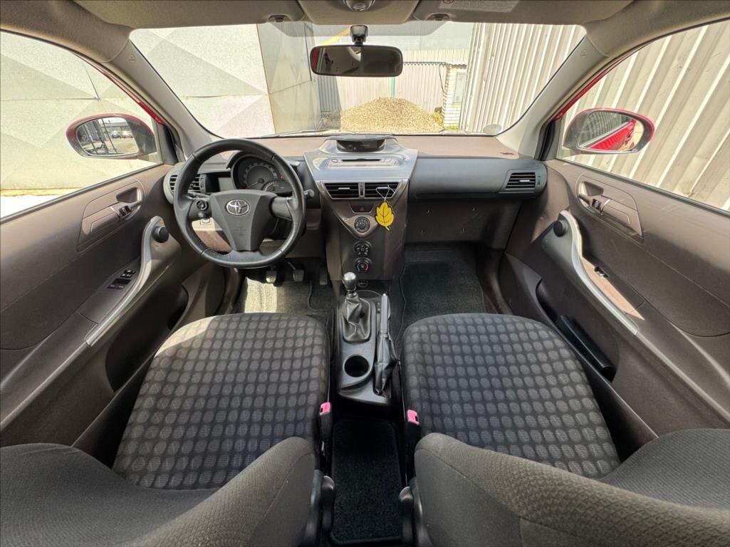 Toyota iQ Hatchback 998,0 50 kw