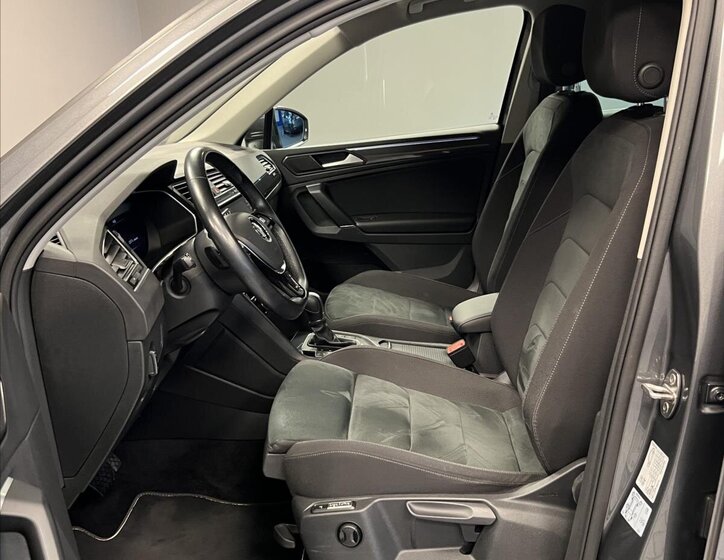Volkswagen Tiguan 9