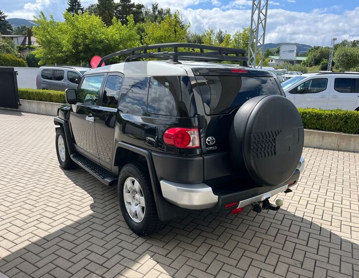 Toyota FJ 4