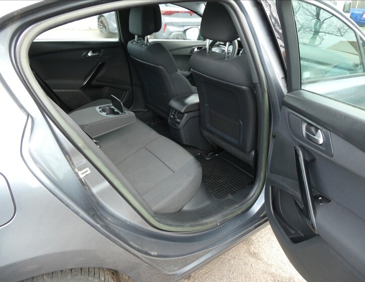 Peugeot 508 Sedan / Limuzína 1,6 l 115 kw