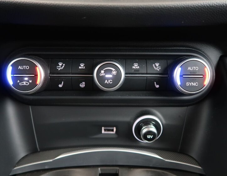 Alfa Romeo Stelvio SUV / Terénní 2,0 l 206 kw