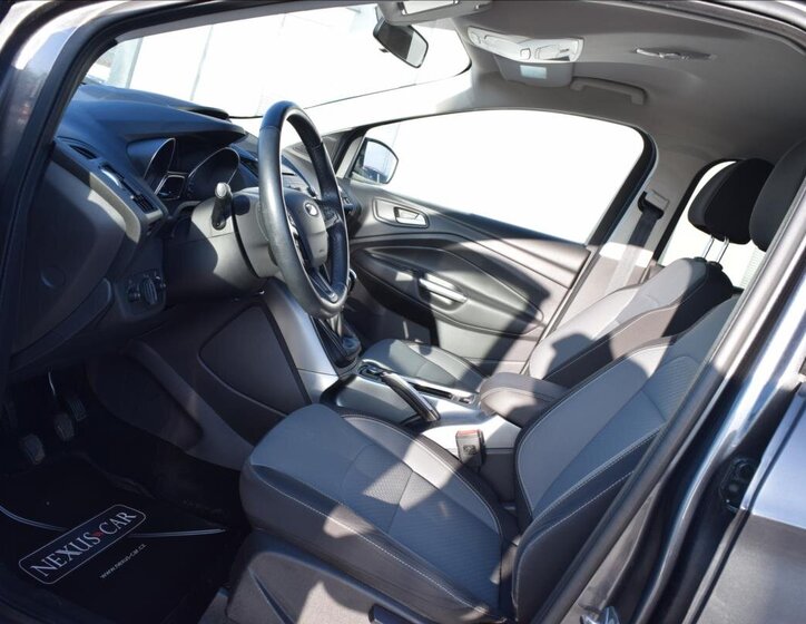 Ford Kuga SUV 1,5 l 88 kw