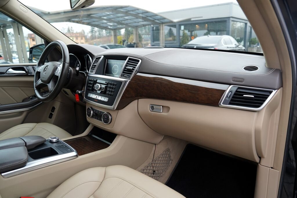 Mercedes-Benz GL SUV 4,7 l 320 kw