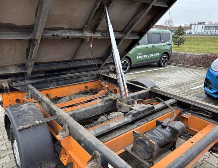 Peugeot Boxer Sklápěč 2,2 l 103 kw