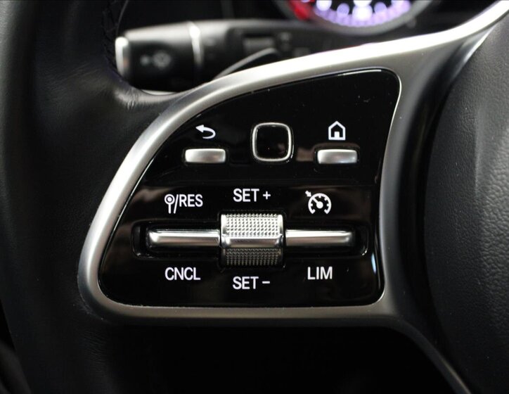 Mercedes-Benz Třídy E 18