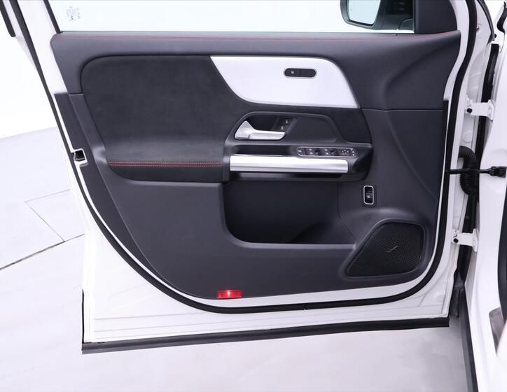 Mercedes-Benz EQA 12