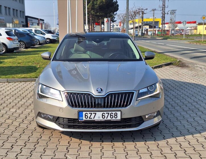 Škoda Superb Sedan / Limuzína 2,0 l 140 kw