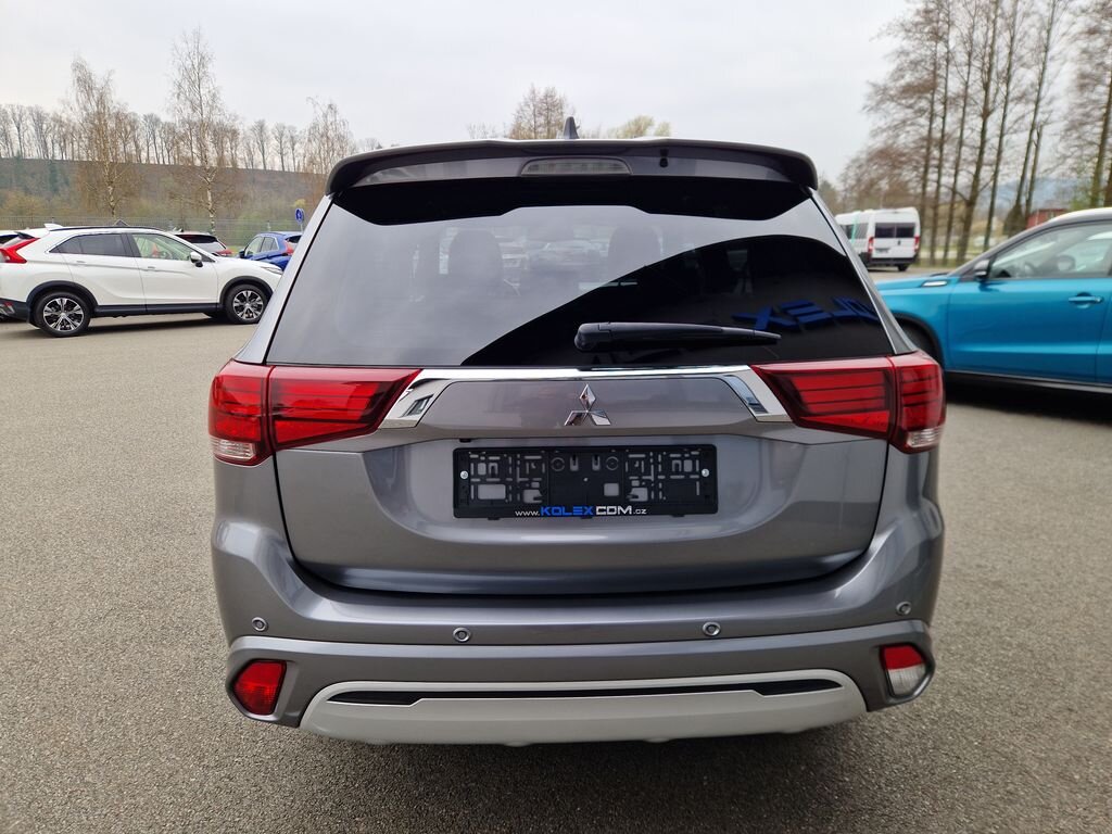 Mitsubishi Outlander SUV / Terénní 2,4 l 165 kw