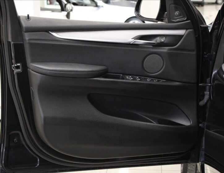 BMW X5 SUV / Terénní 3,0 l 280 kw