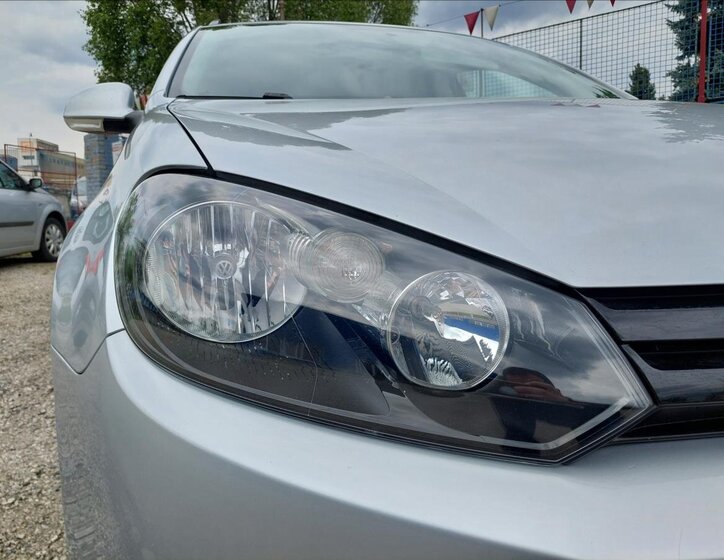 Volkswagen Golf Kombi 1,6 l 77 kw