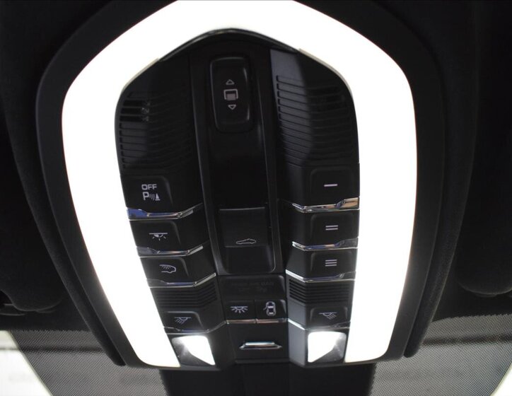 Porsche Cayenne SUV / Terénní 4,8 l 405 kw