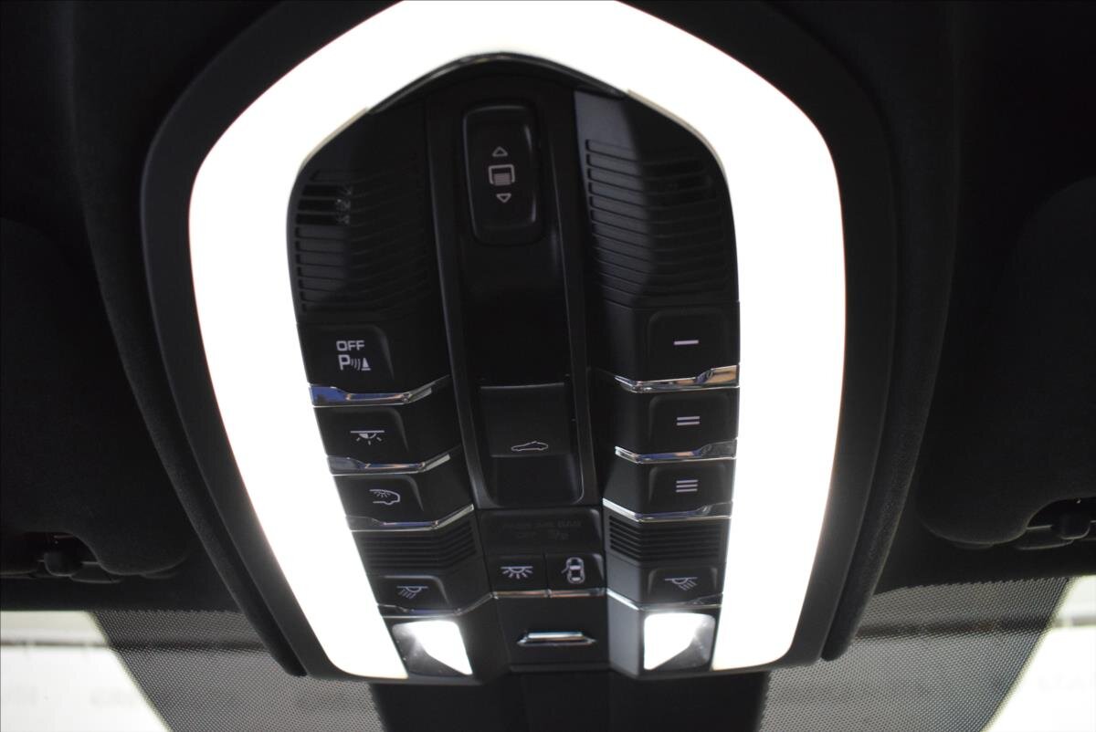Porsche Cayenne SUV / Terénní 4,8 l 405 kw