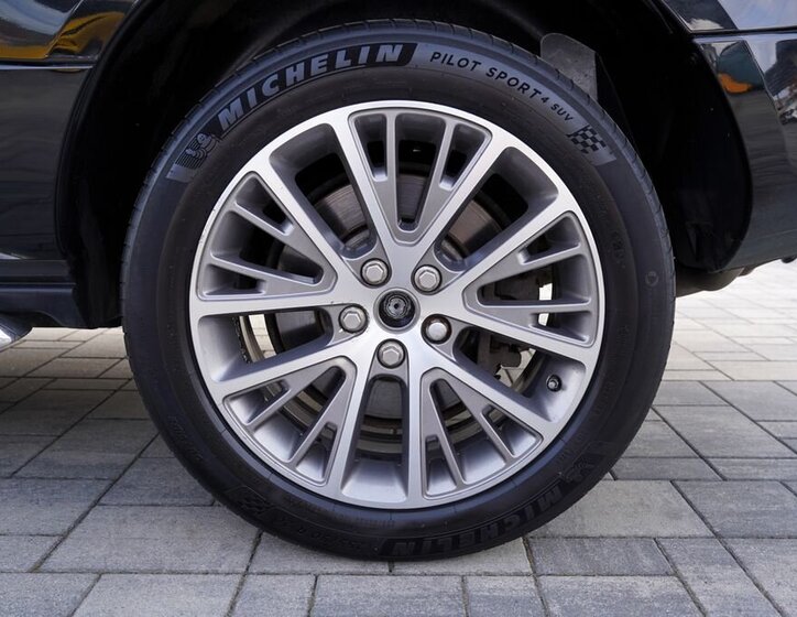 Land Rover Range Rover SUV / Terénní 4,4 l 230 kw