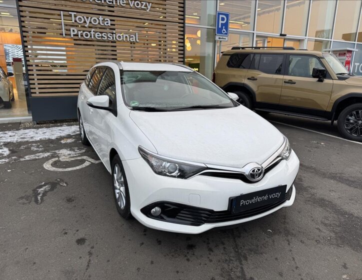 Toyota Auris 13