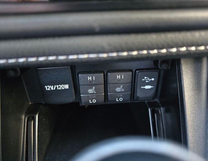 Toyota Corolla Sedan / Limuzína 1,6 l 97 kw