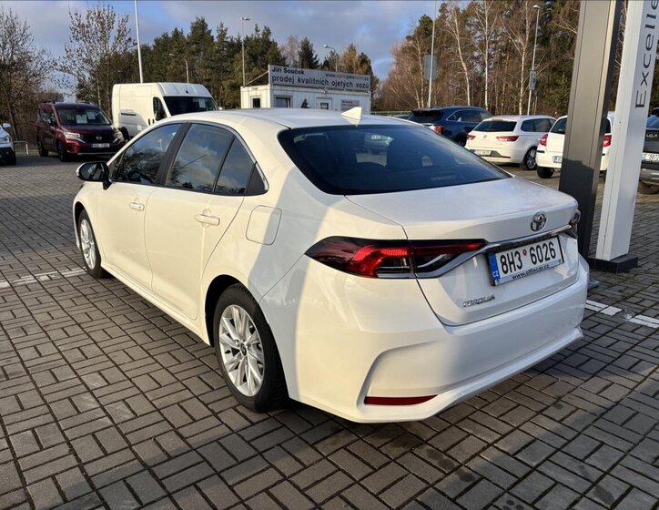 Toyota Corolla Sedan 1,5 l 92 kw