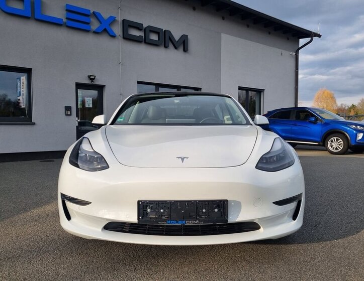Tesla Model 3 Sedan / Limuzína 0,0 355 kw