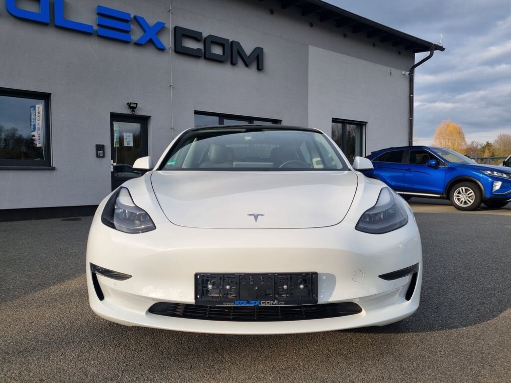 Tesla Model 3 Sedan / Limuzína 0,0 355 kw