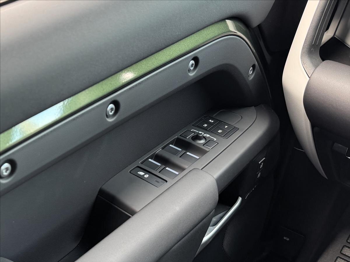Land Rover Defender SUV 3,0 l 257 kw
