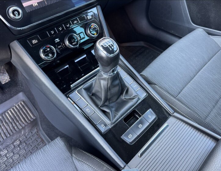 Škoda Superb Sedan / Limuzína 2,0 l 140 kw