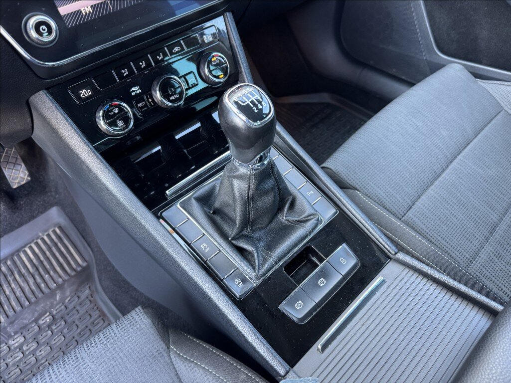 Škoda Superb Sedan / Limuzína 2,0 l 140 kw