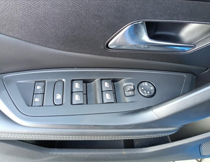 Peugeot 308 Hatchback 1,6 l 110 kw