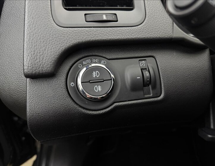 Opel Insignia Sedan / Limuzína 2,0 l 118 kw