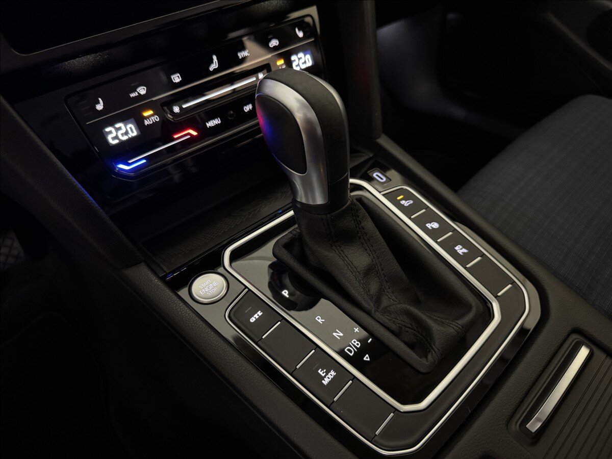 Volkswagen Passat Kombi 1,4 l 160 kw