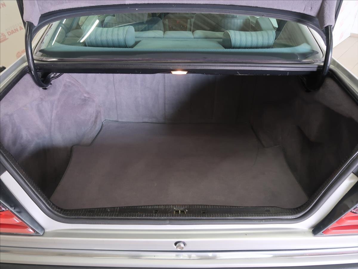 Mercedes-Benz 124 Kupé 3,0 l 162 kw