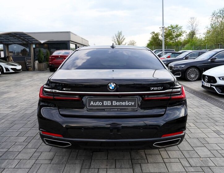 BMW Řada 7 Sedan / Limuzína 4,4 l 390 kw