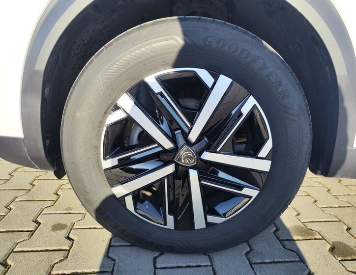 Peugeot 2008 Hatchback 1,2 l 74 kw