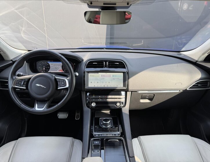 Jaguar F-Pace SUV / Terénní 2,0 l 132 kw