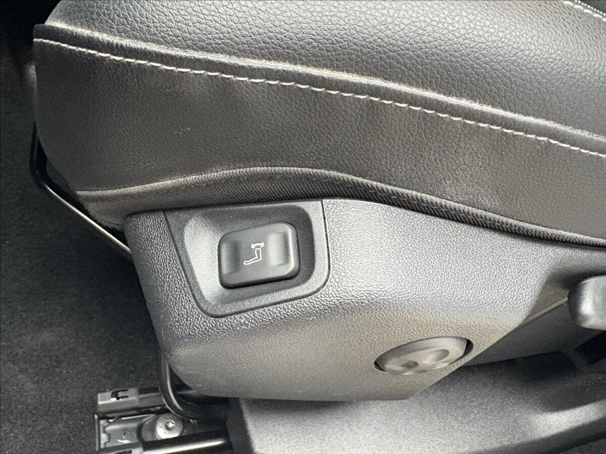 Opel Grandland X Sedan / Limuzína 1,2 l 96 kw