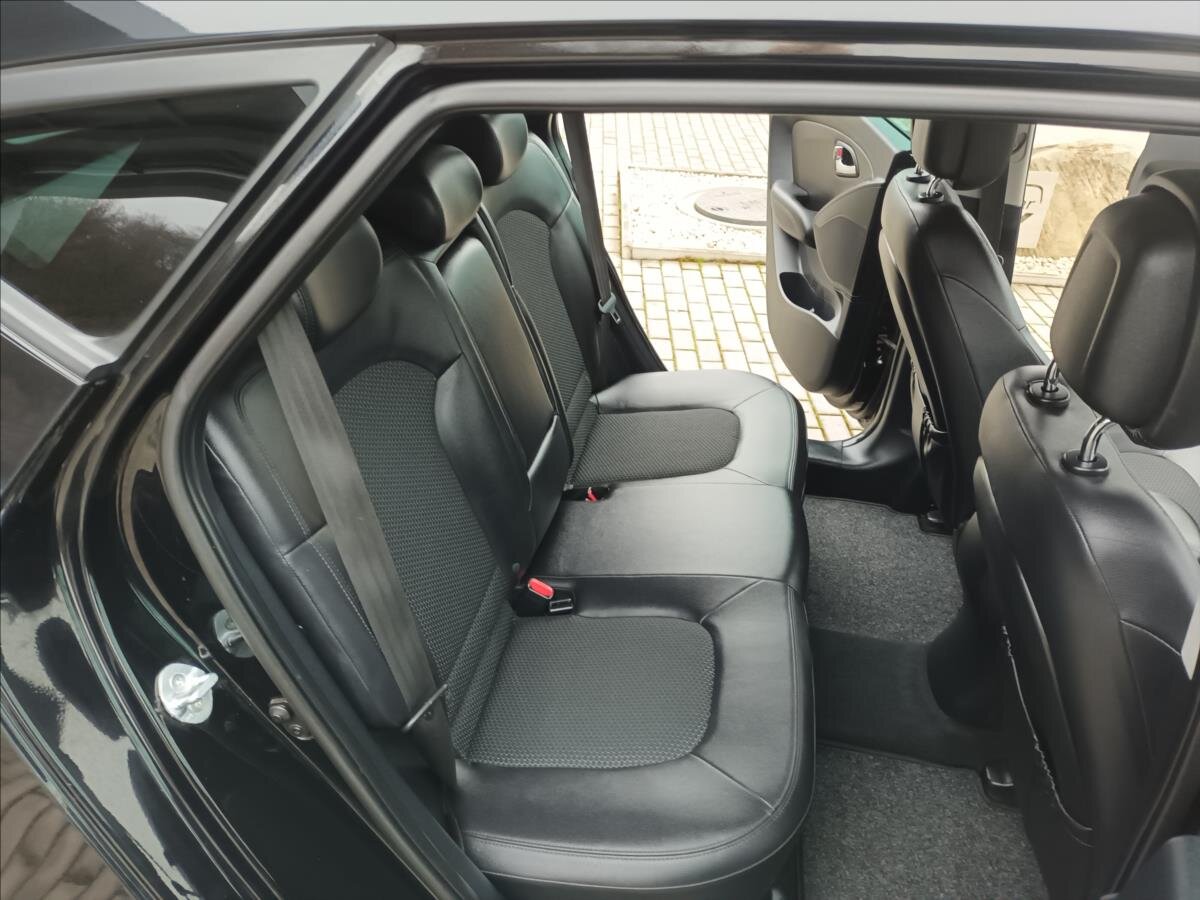 Hyundai ix35 SUV / Terénní 2,0 l 100 kw