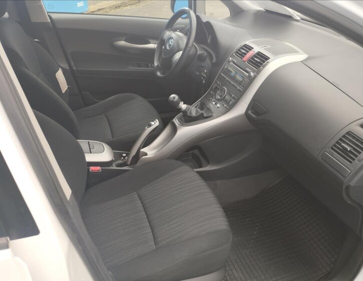 Toyota Auris Hatchback 1,3 l 74 kw