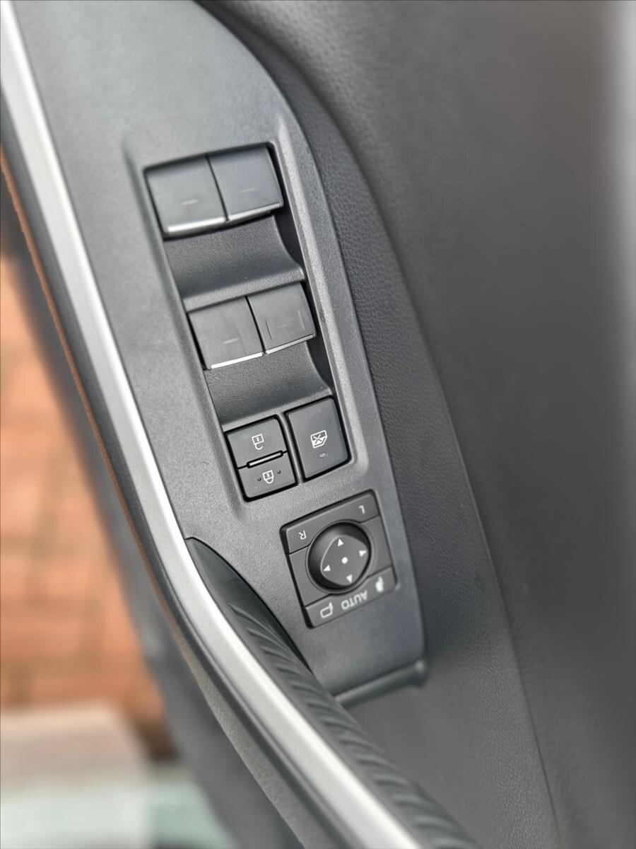 Toyota RAV4 SUV / Terénní 2,5 l 131 kw