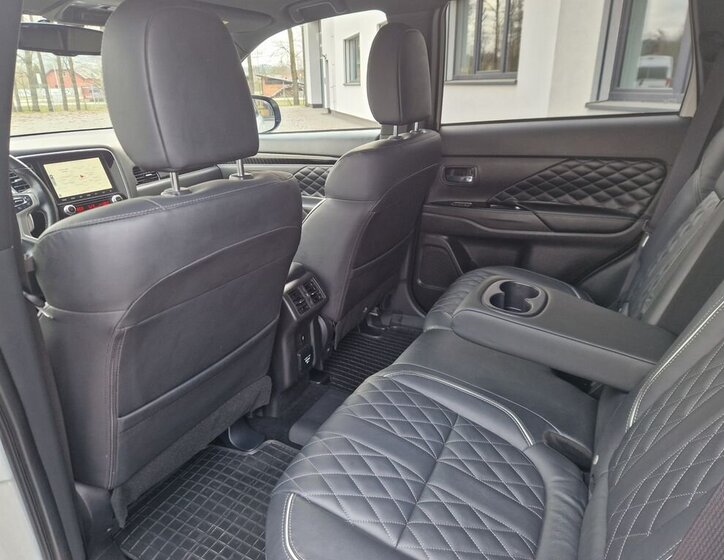 Mitsubishi Outlander SUV / Terénní 2,4 l 165 kw