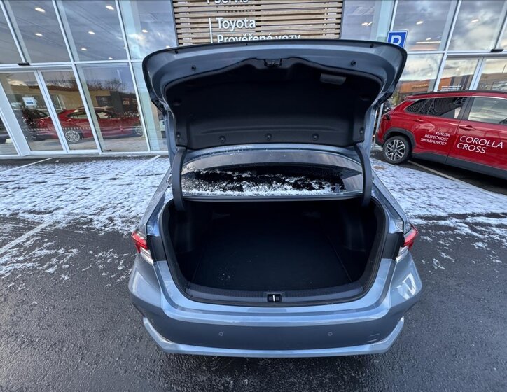 Toyota Corolla Sedan / Limuzína 1,8 l 72 kw