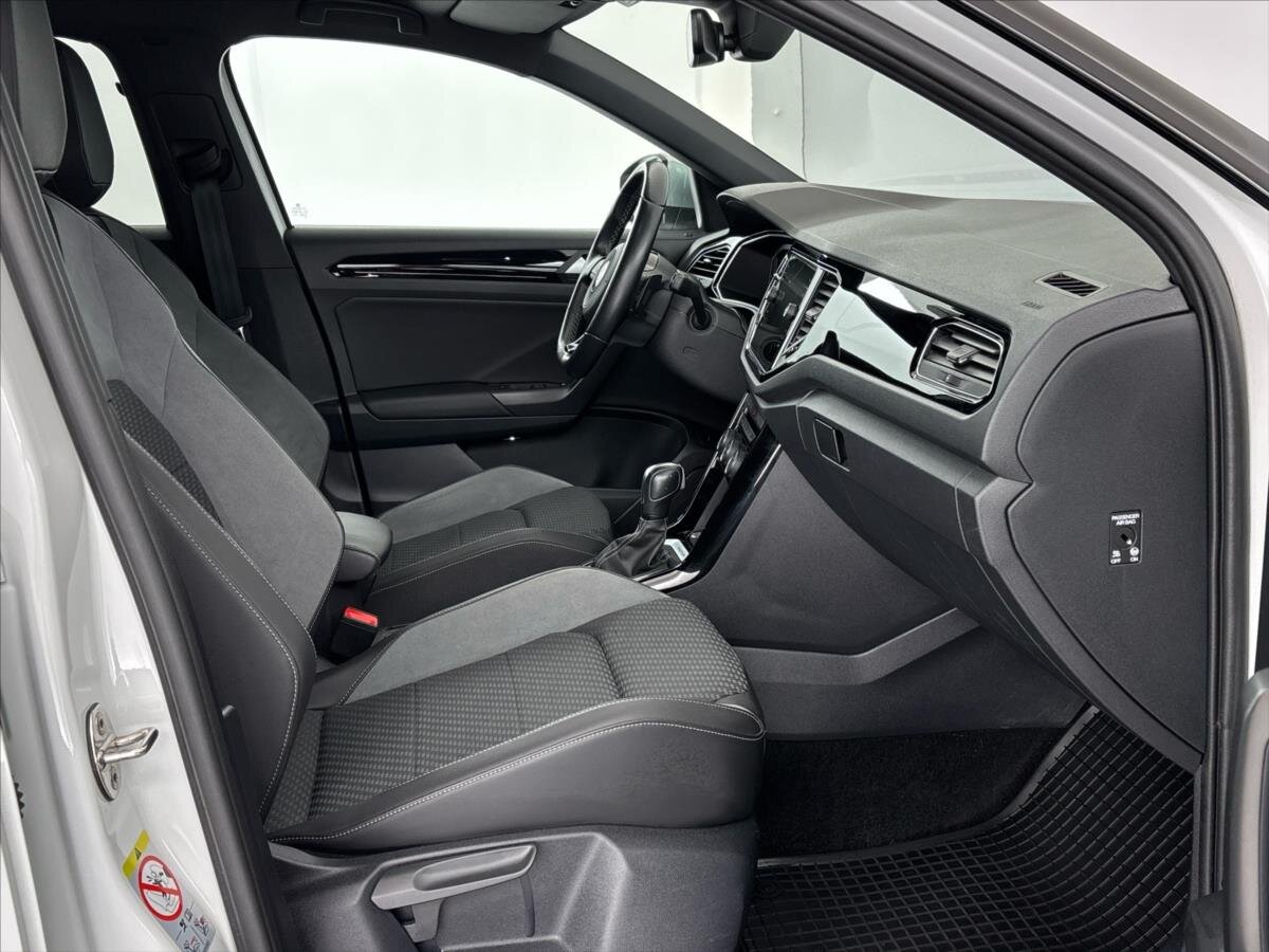 Volkswagen T-Roc SUV / Terénní 2,0 l 221 kw