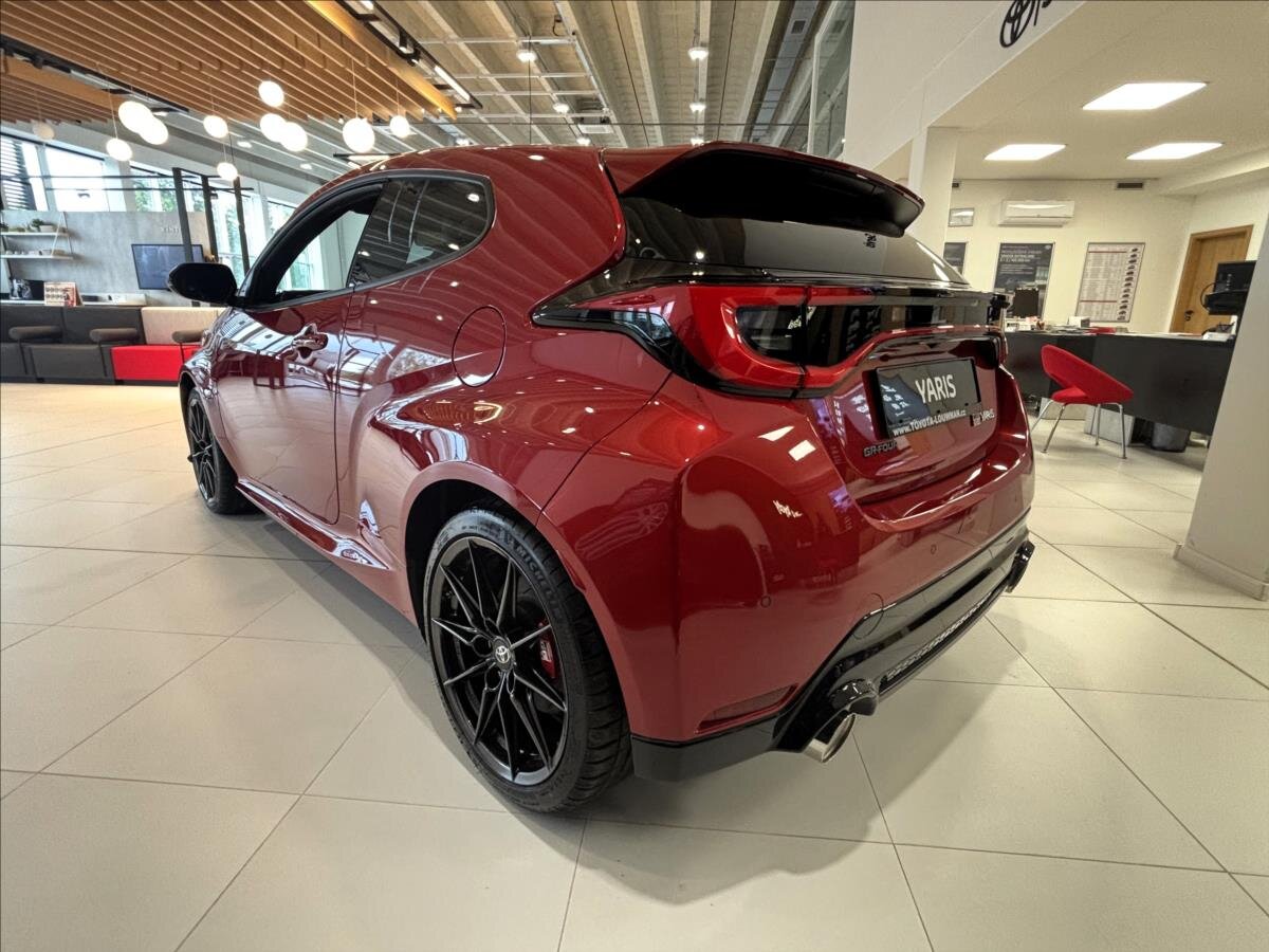 Toyota Yaris Hatchback 1,6 l 206 kw