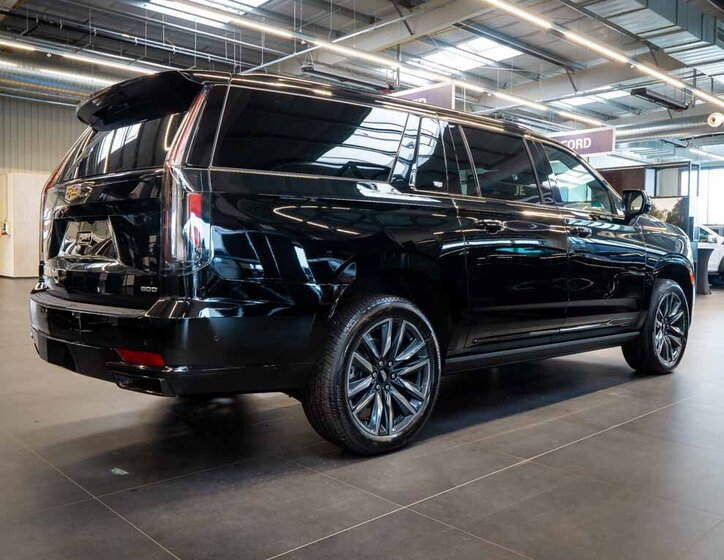 Cadillac Escalade 8
