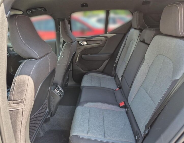 Volvo XC40 SUV / Terénní 2,0 l 120 kw